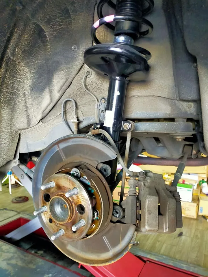 感謝好友張小姐信任來廠更換全車避震器，前後煞車盤，前後煞車片，更換汽門蓋墊片！