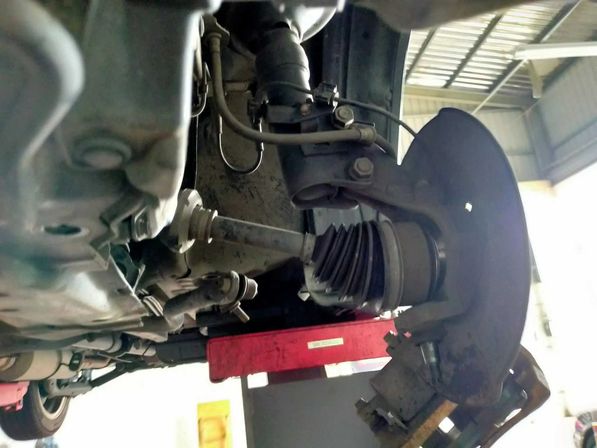 感謝好友林董信任來廠，指定ER530保養愛車，更換軸承底盤軸套！