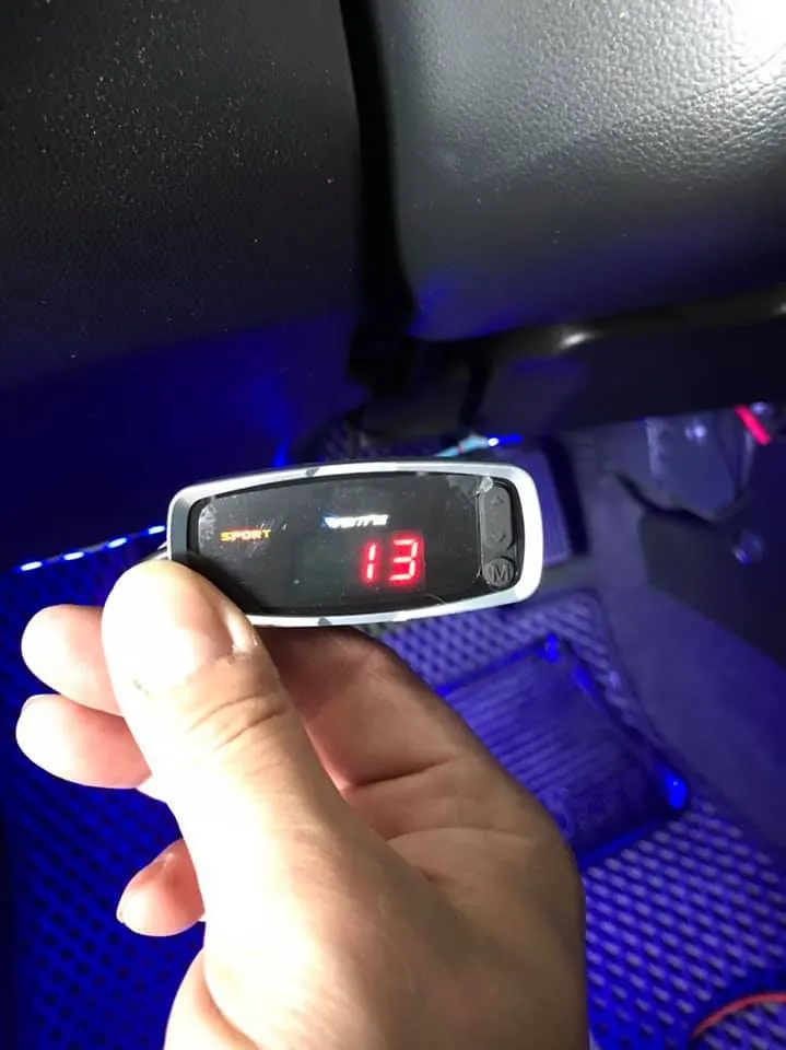 感謝好友吳董信任來廠保養愛車，清洗冷氣系統，加裝油門加速器！
