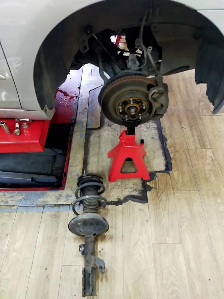 感謝好友張小姐信任來廠更換全車避震器，前後煞車盤，前後煞車片，更換汽門蓋墊片！