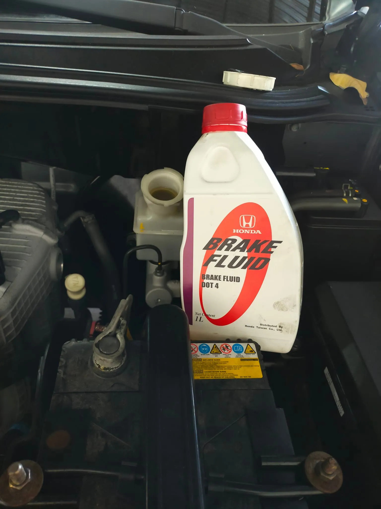 感謝李蕫信任來廠大保養愛車，清洗積碳，冷氣，更換正時皮帶，加裝車頂架，防盜器！