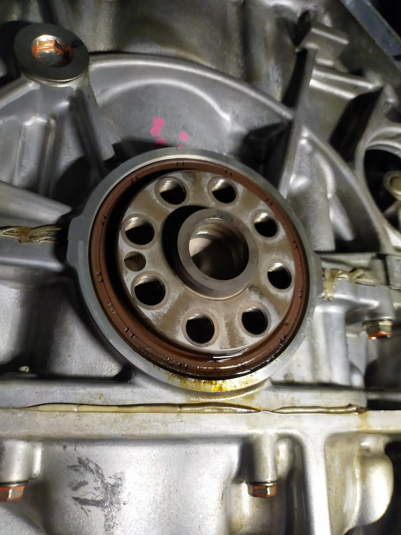感謝好友陳董信任來廠保養愛車，處理油封漏油！