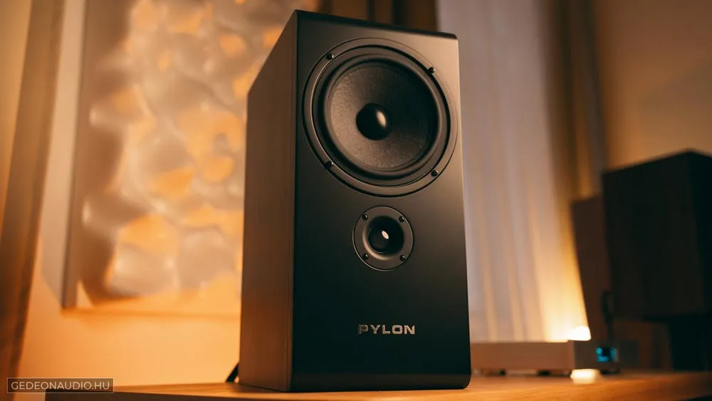 PYLON 書架喇叭 / 胡桃木色 歐洲製造