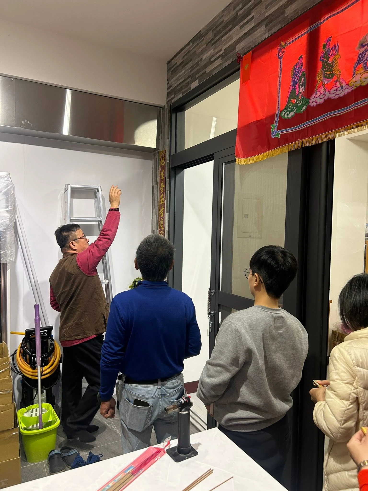 媽祖娘娘選的好日子好時辰，福東虔誠祈求，祝福生意興隆、財源廣進、闔家健康平安。