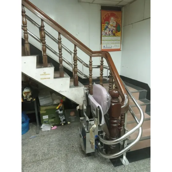 彎軌型樓梯升降椅