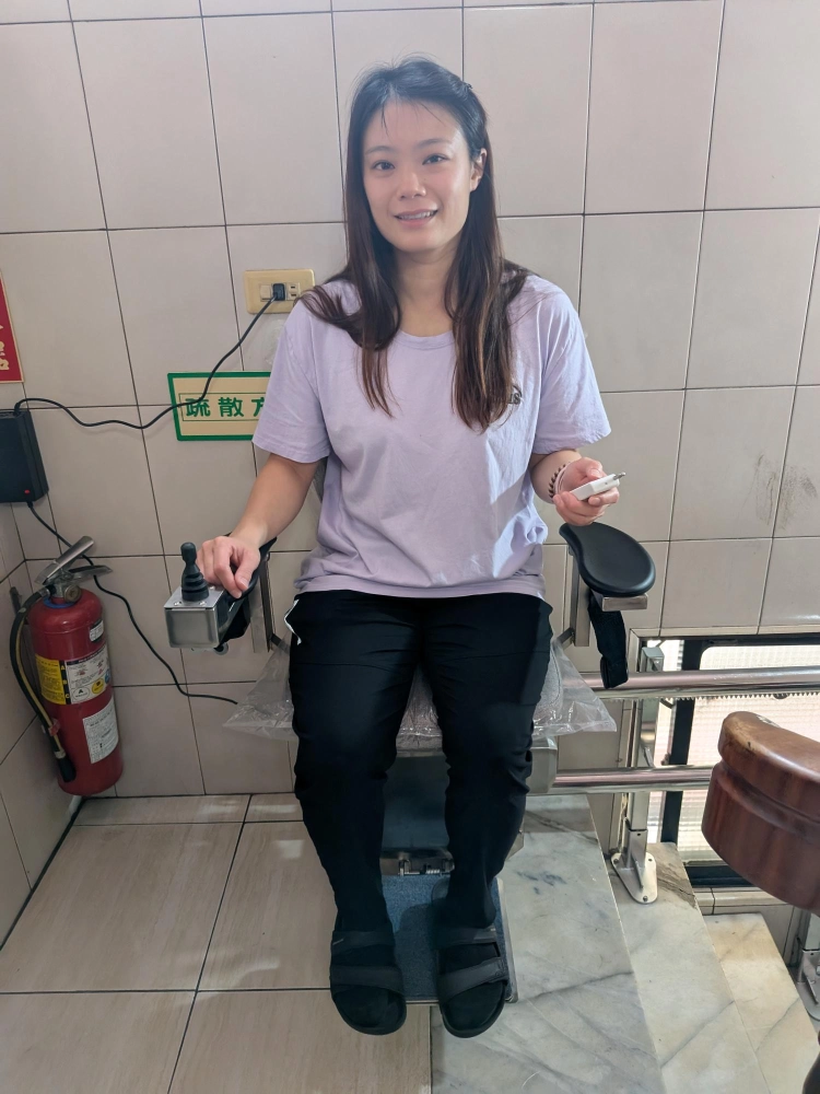 高雄前鎮大里樓梯升降梯