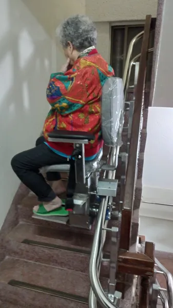 太平彎軌型樓梯升降椅