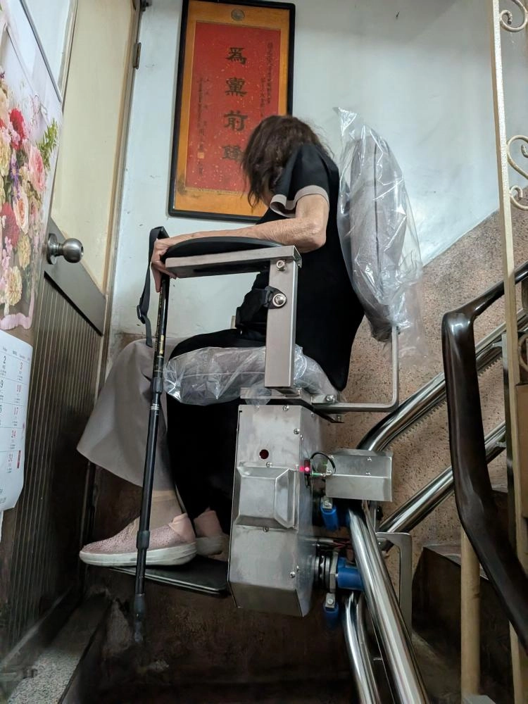鳳山樓梯升降梯