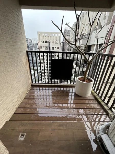 高雄厝陽台塑木地板