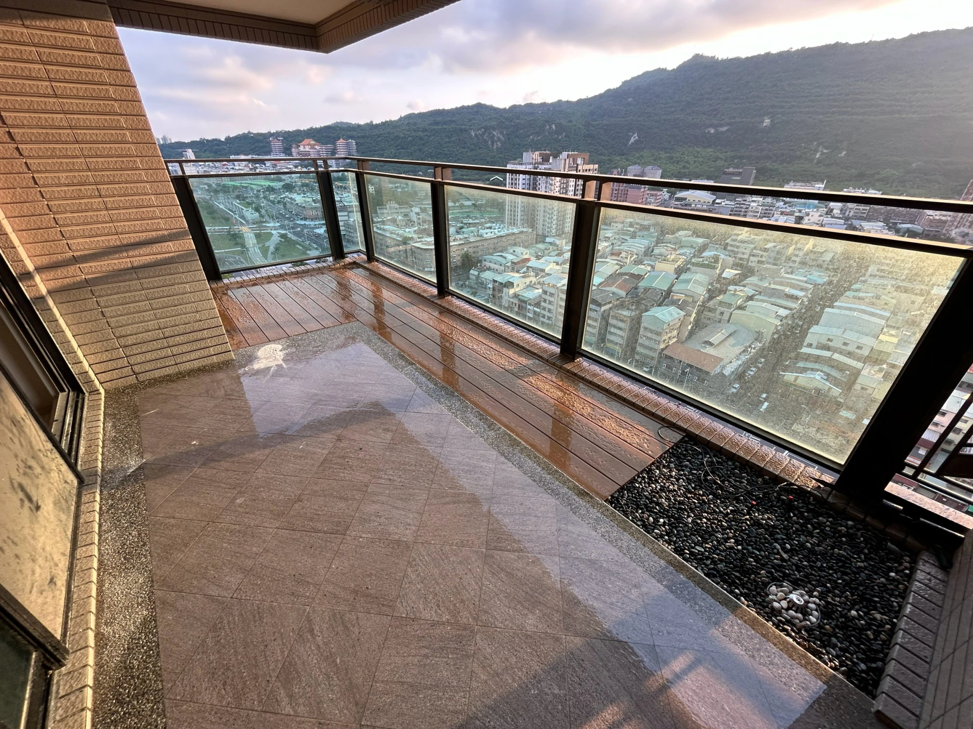 高雄厝陽台景觀塑木地板