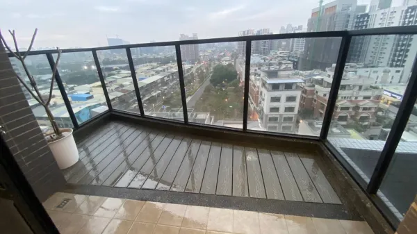 高雄厝陽台塑木地板