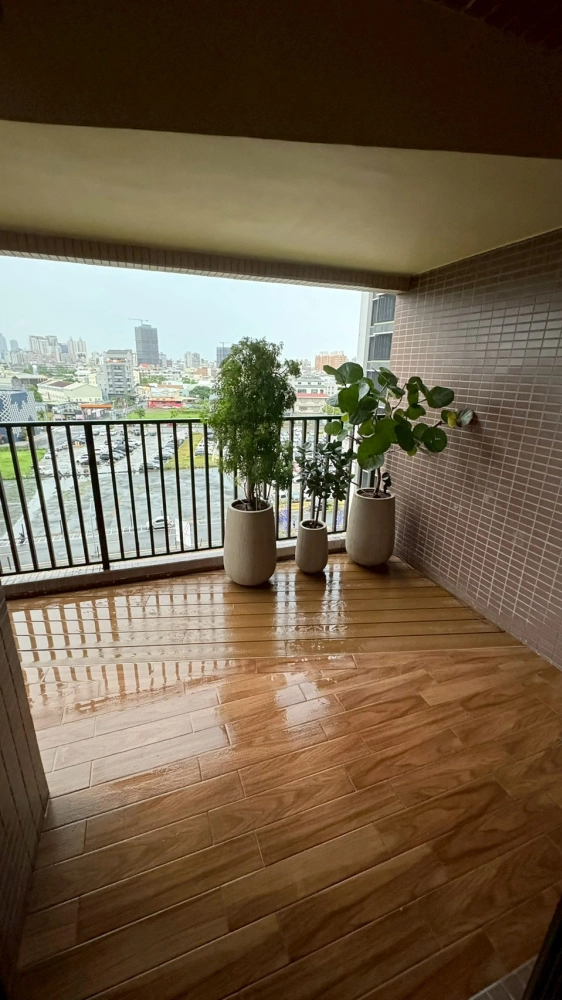 高雄厝陽台塑木地板