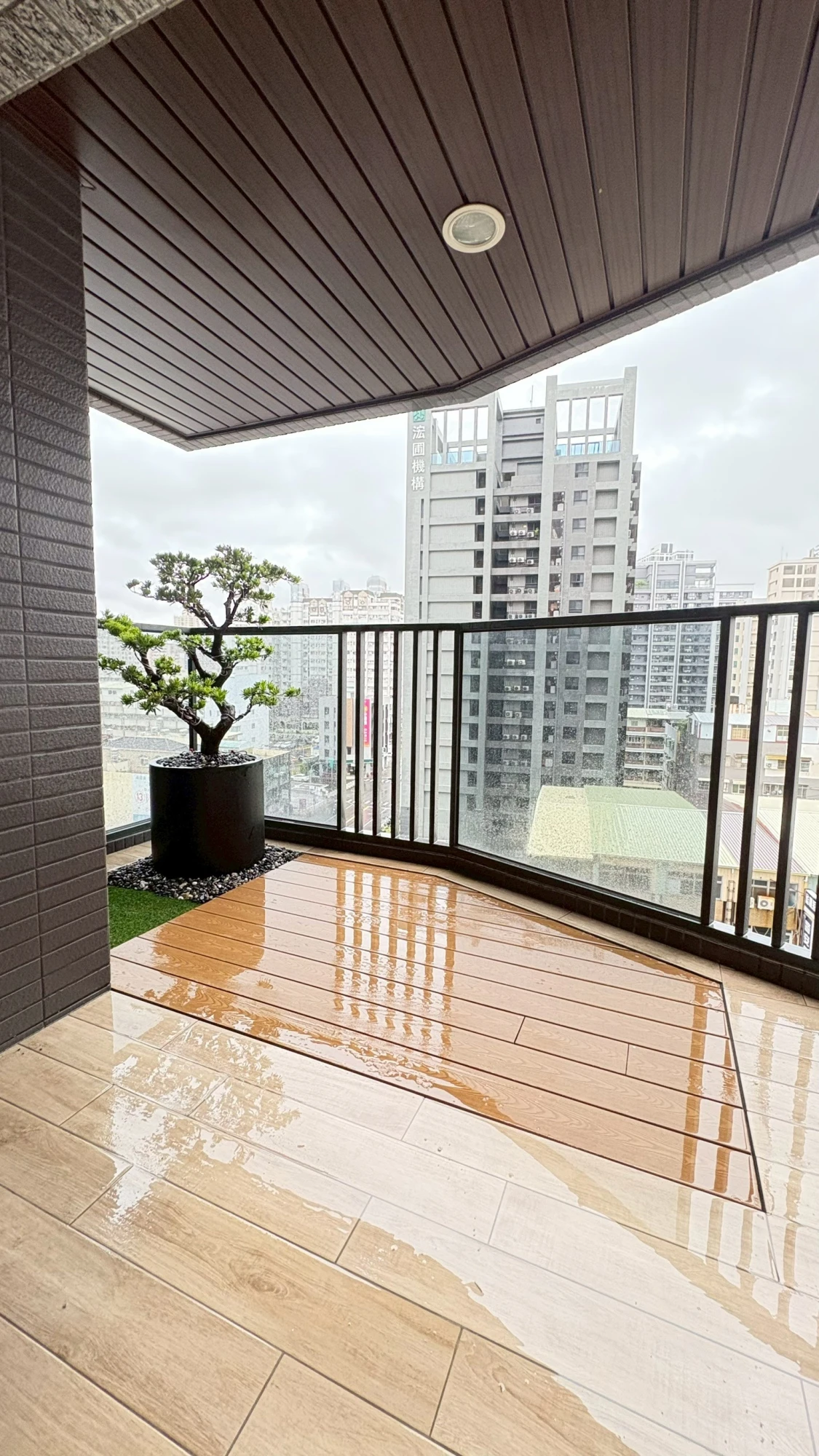 高雄厝陽台景觀塑木地板