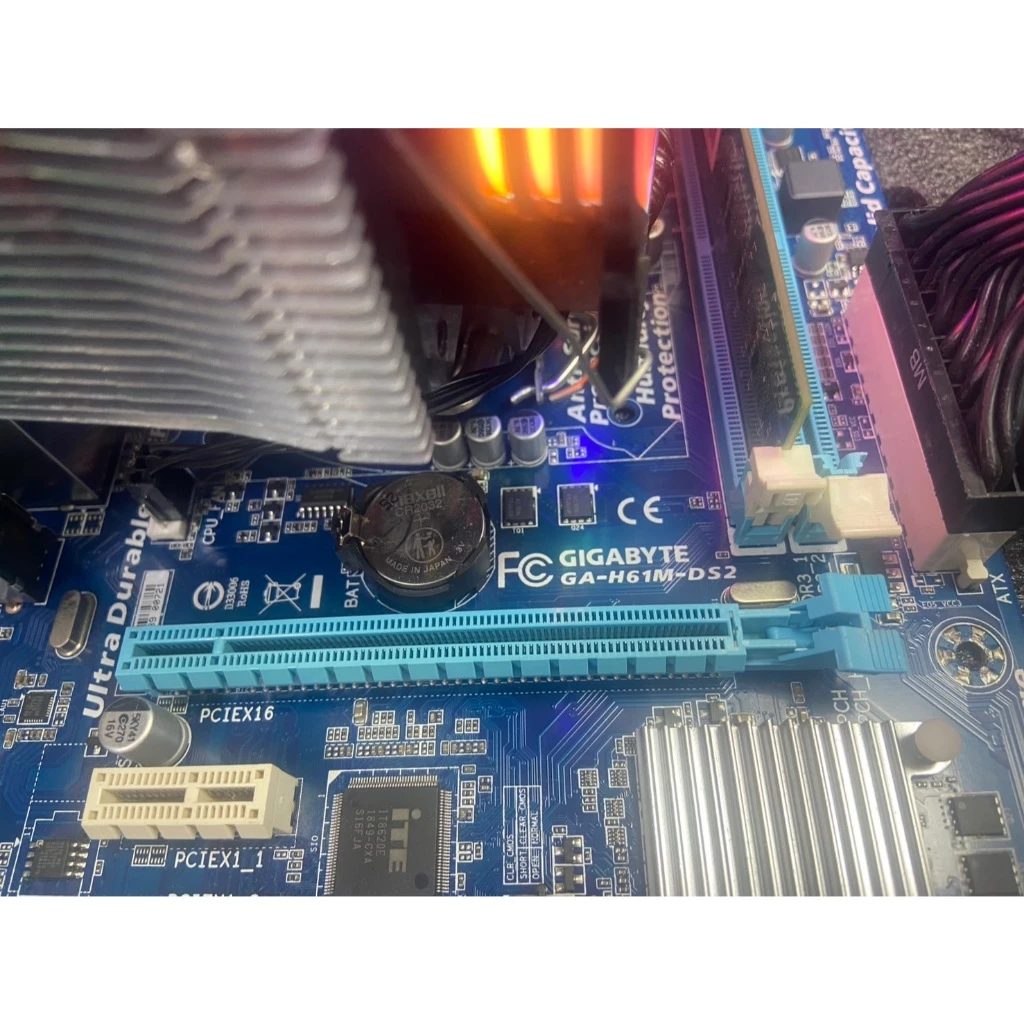 華擎 880GM-LE AM3 主板+X2 250 CPU + D3 4G