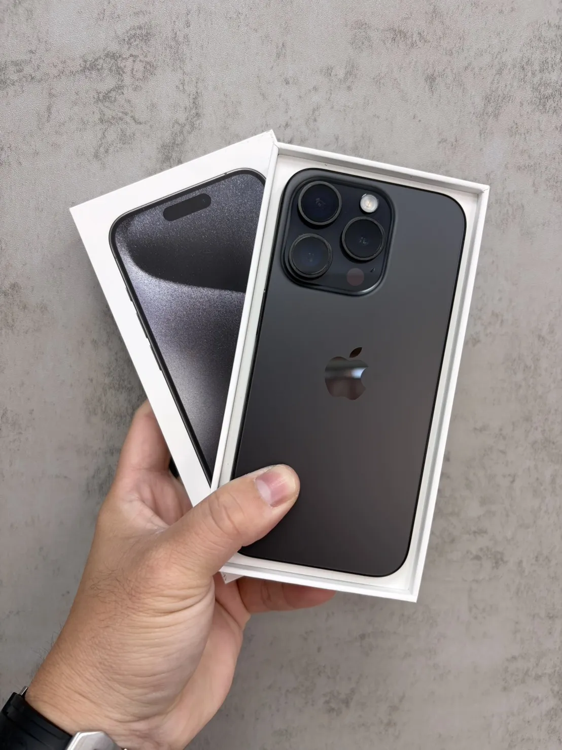 15 Pro 128G 黑 電池 84 %