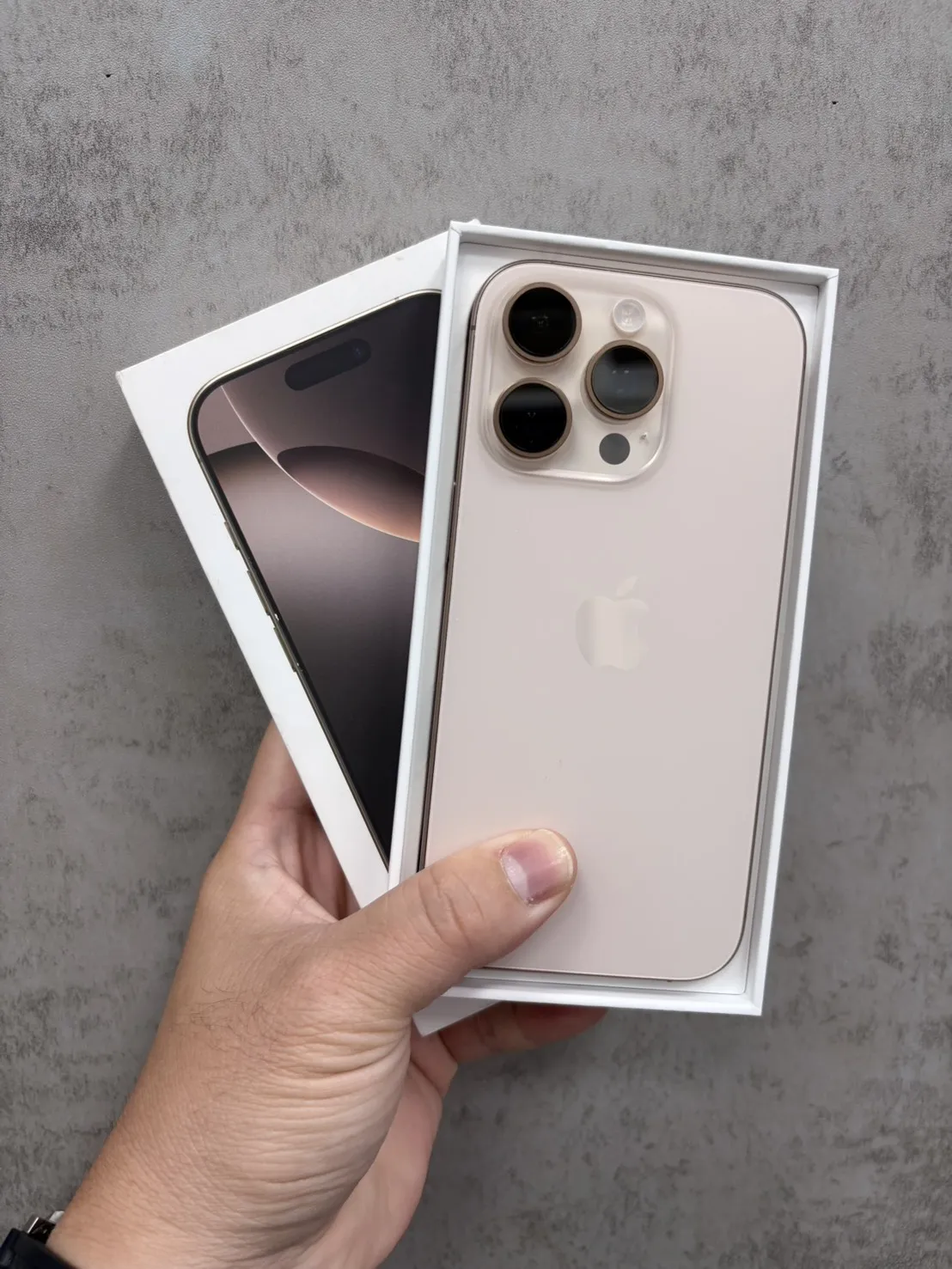 16 Pro 256G 金 電池 92 %