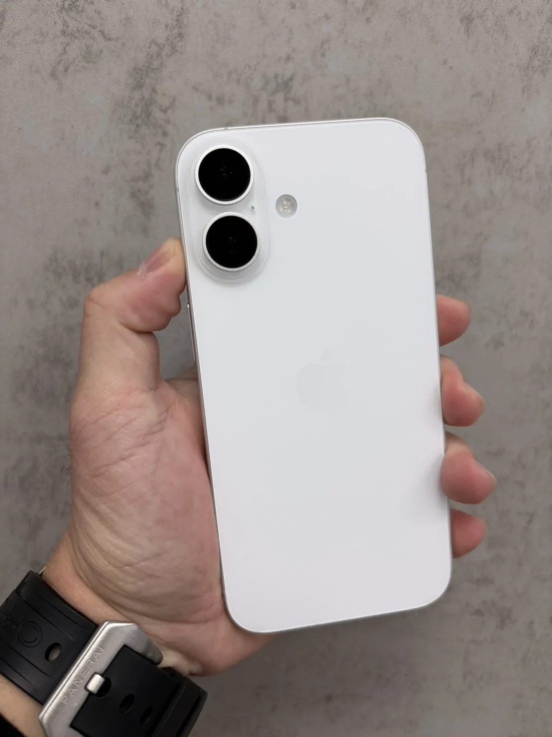 16 128G 白 電池87% #78