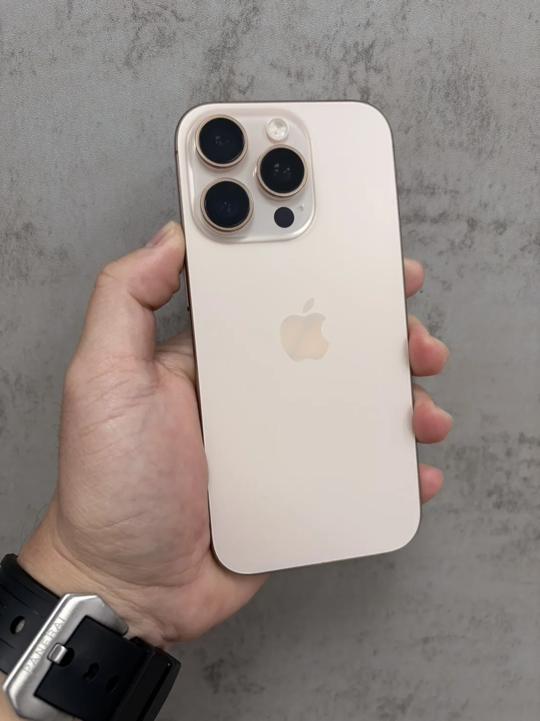 16 Pro 128G 金 電池88% #37