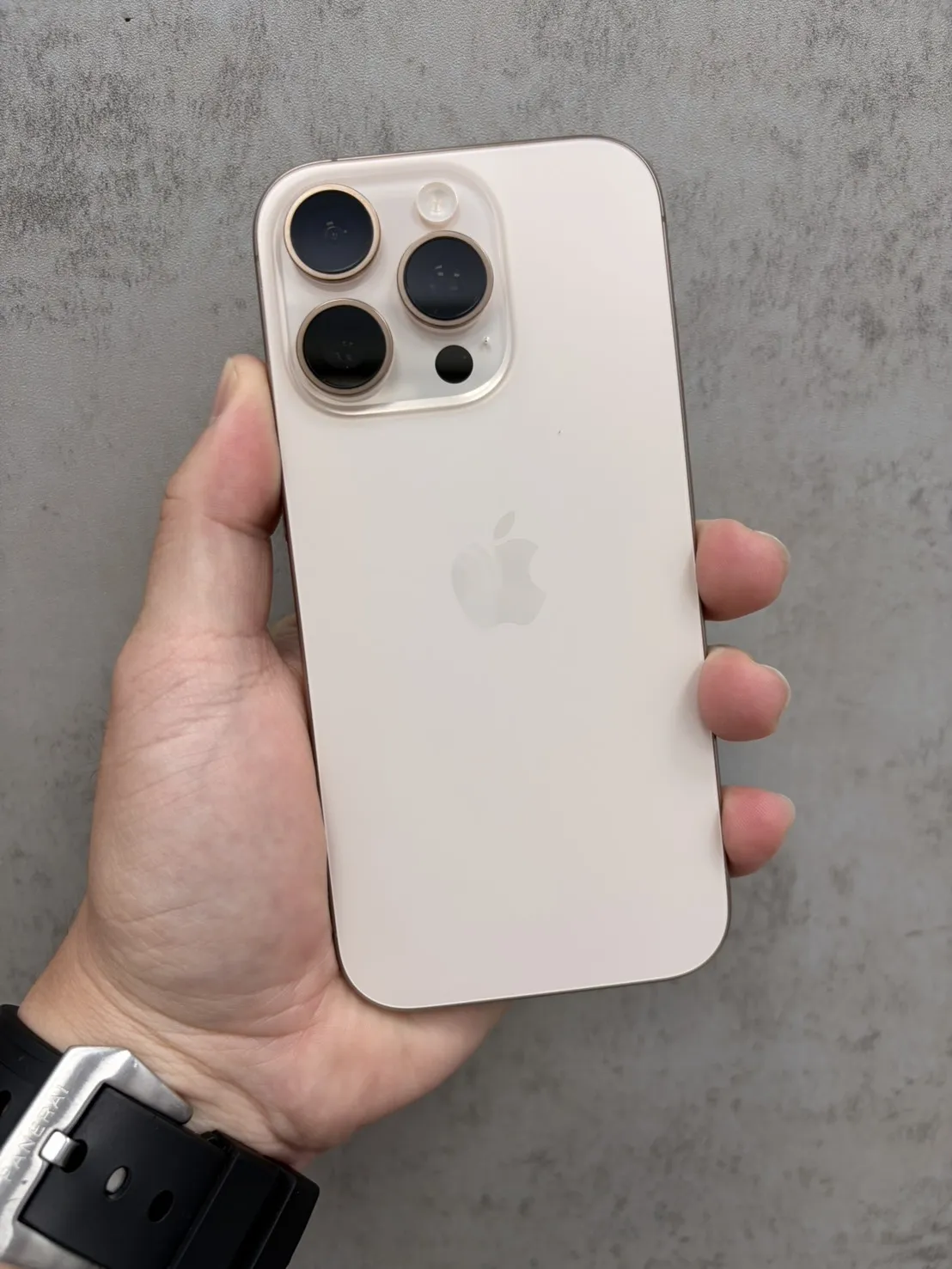 16 Pro 1T 金 電池92% #97