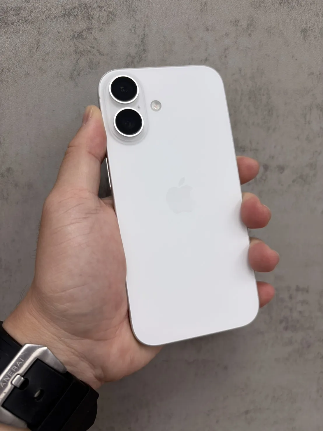 16 128G 白 電池88% #24