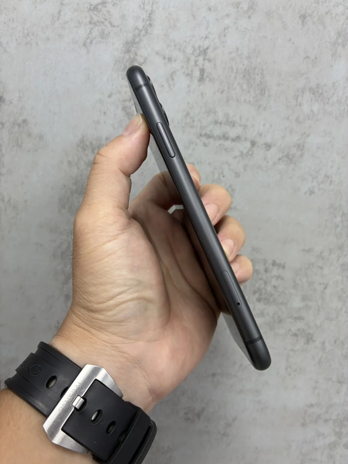 iPhone 11 64G 黑