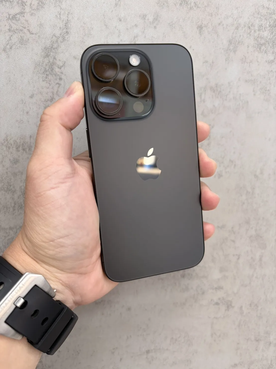 15 Pro 128G 黑 電池 84 %