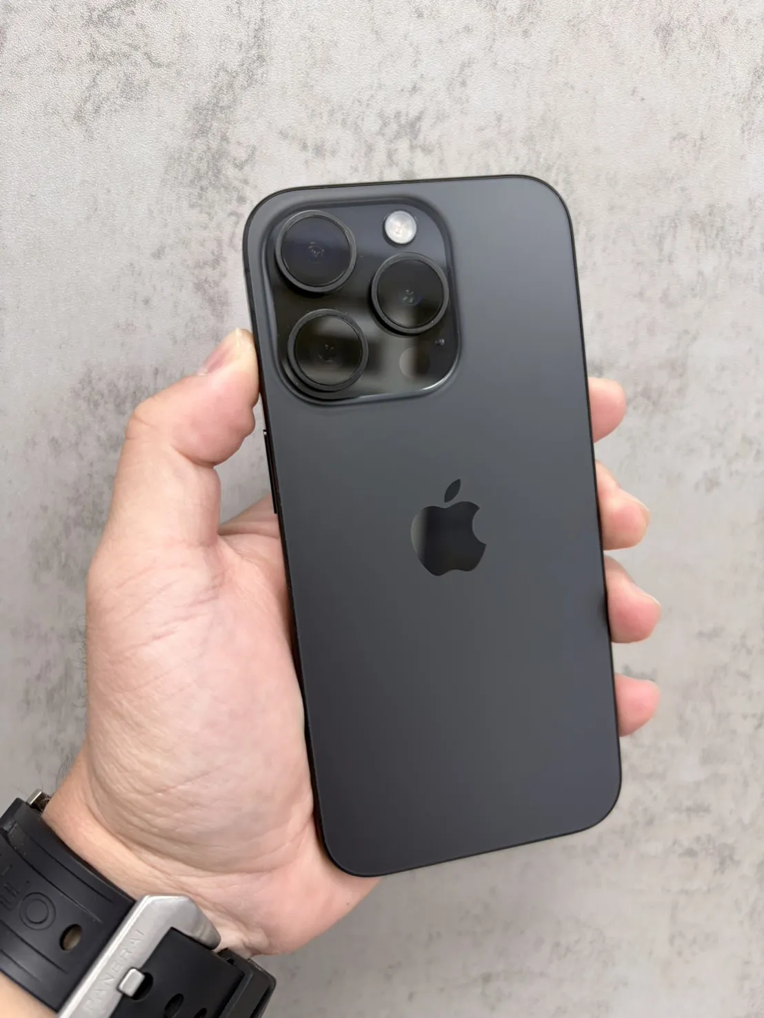 15 Pro 512G 黑 電池 81 %