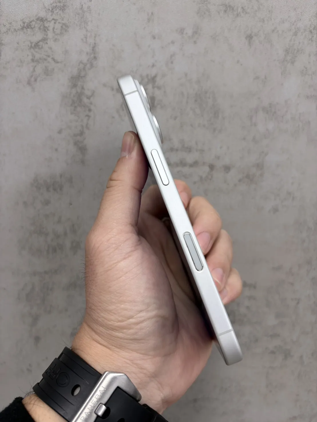 16 128G 白 電池87% #78