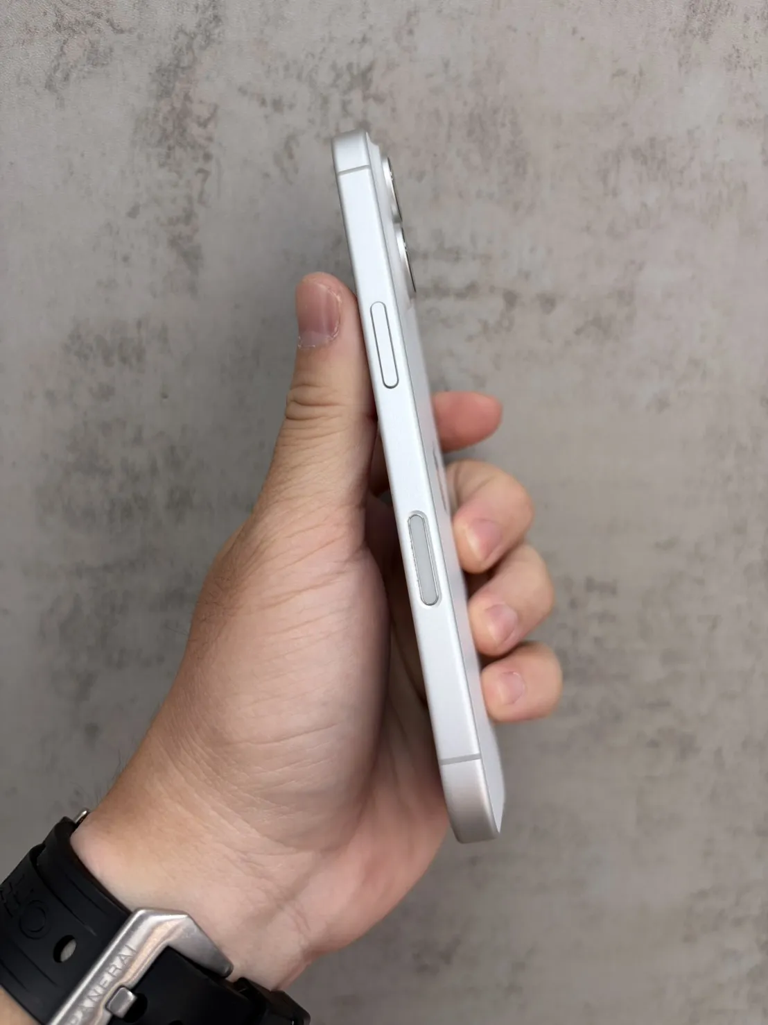 17 256G 白 電池88% #02