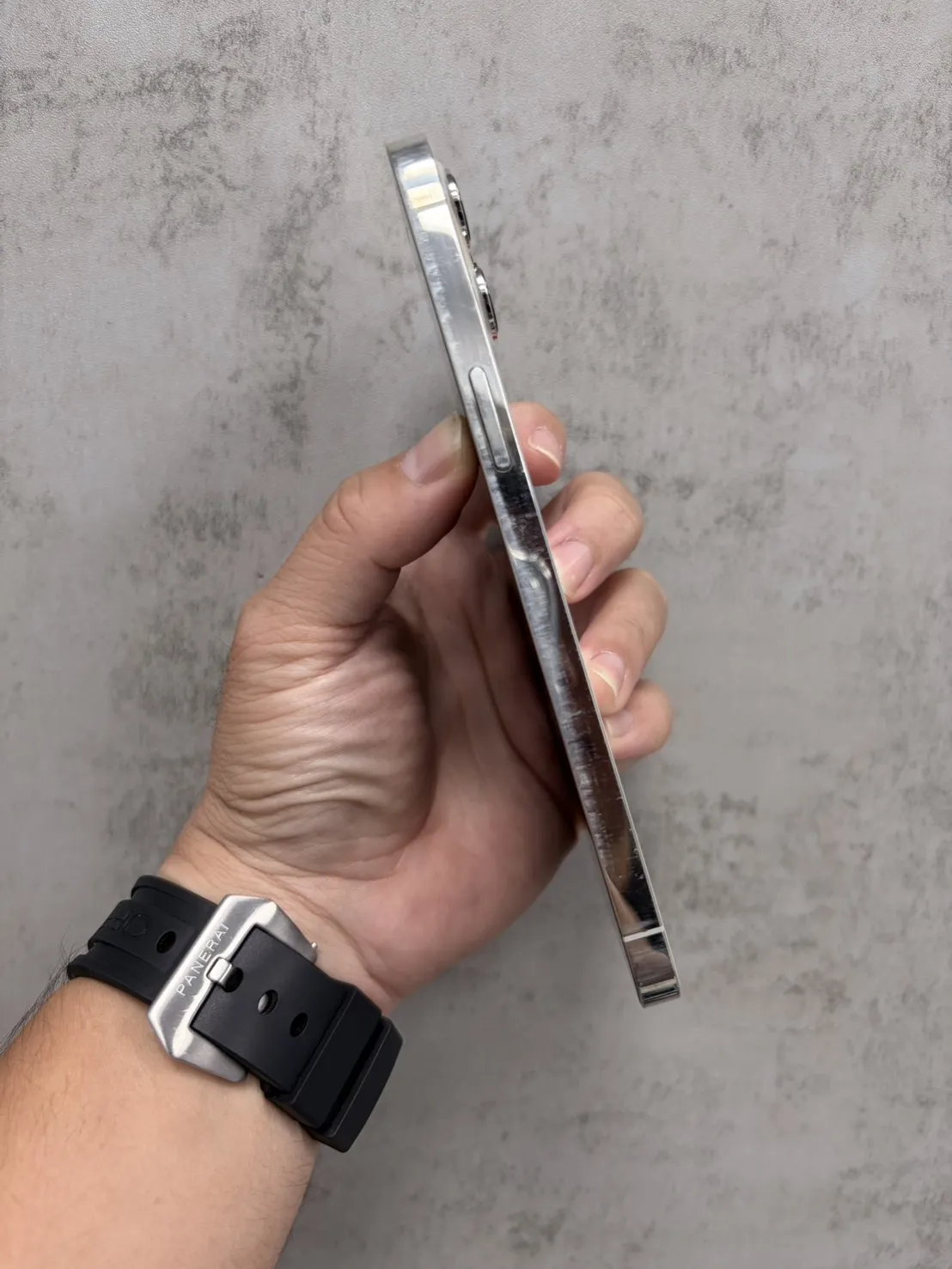 12 Pro Max 256G白 螢幕一小點漏液