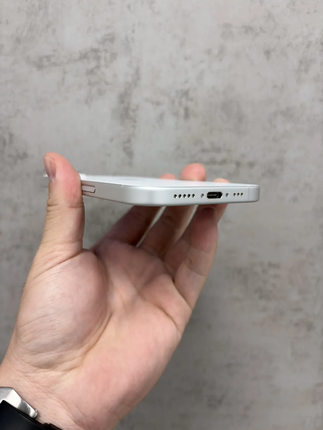 16 128G 白 電池87% #78