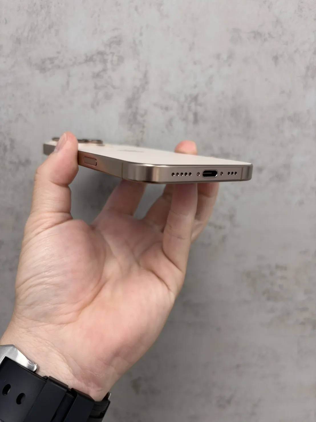 16 Pro 128G 金 電池88% #37