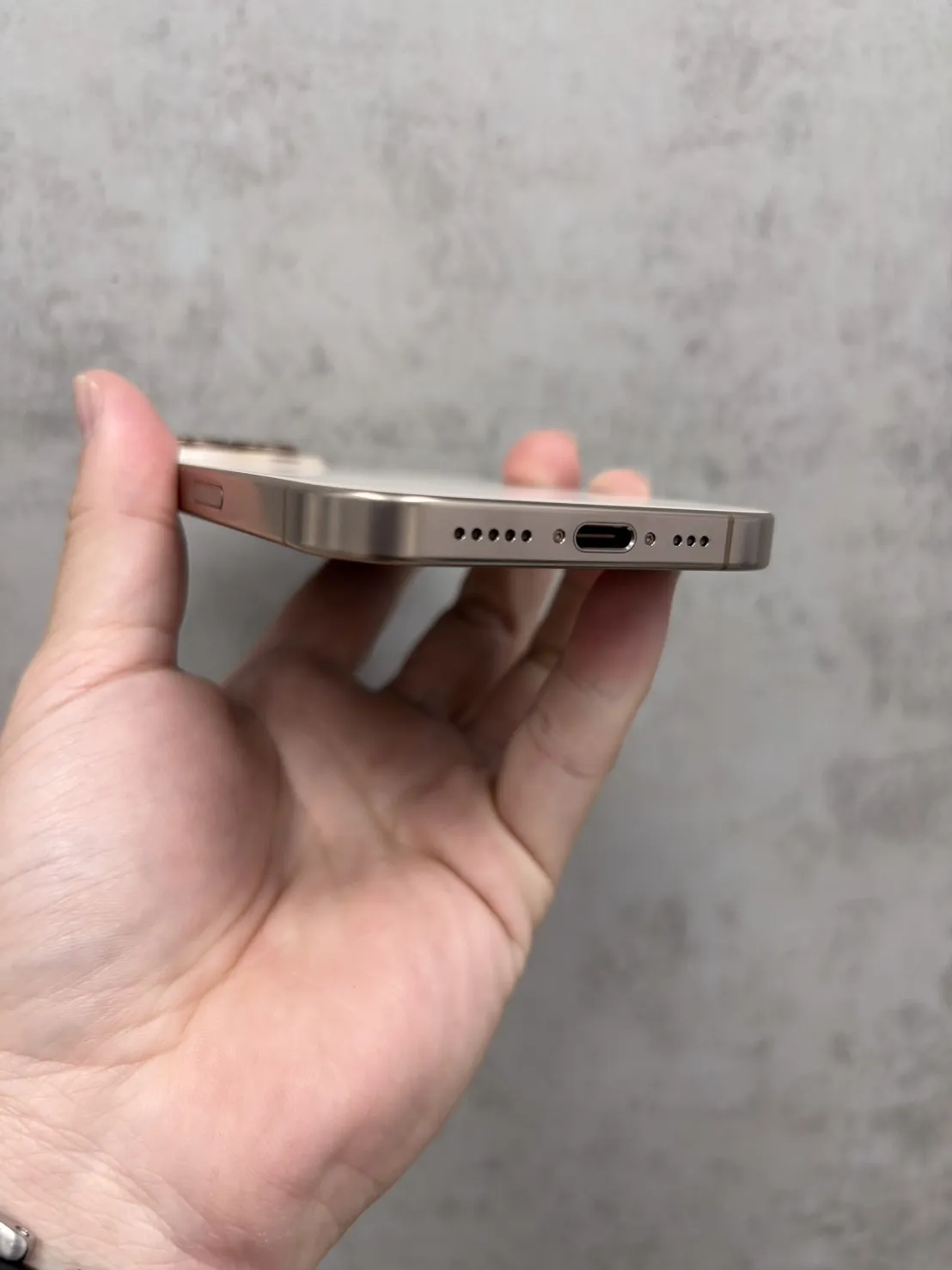 16 Pro 1T 金 電池92% #97