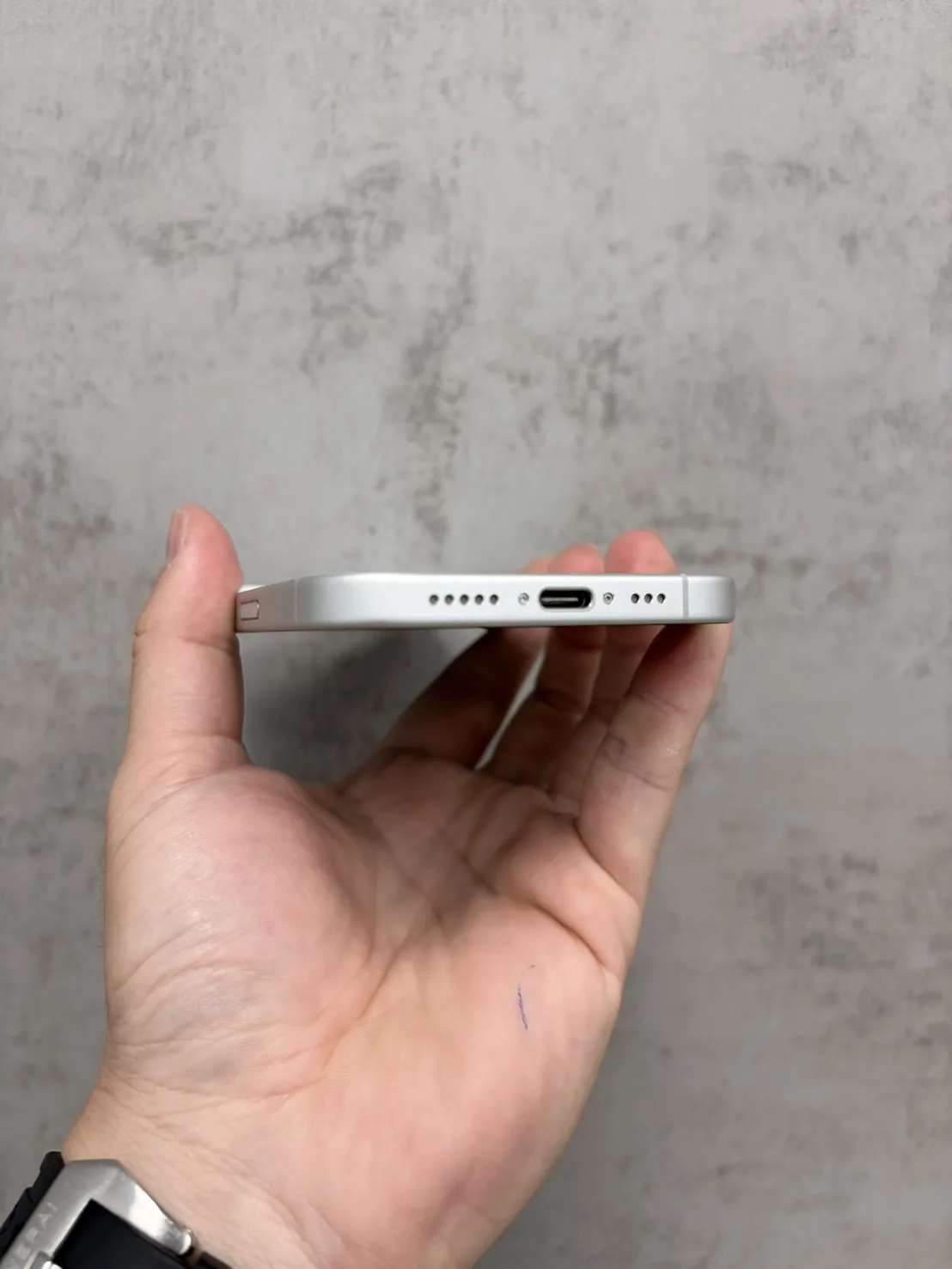 16 128G 白 電池88% #24