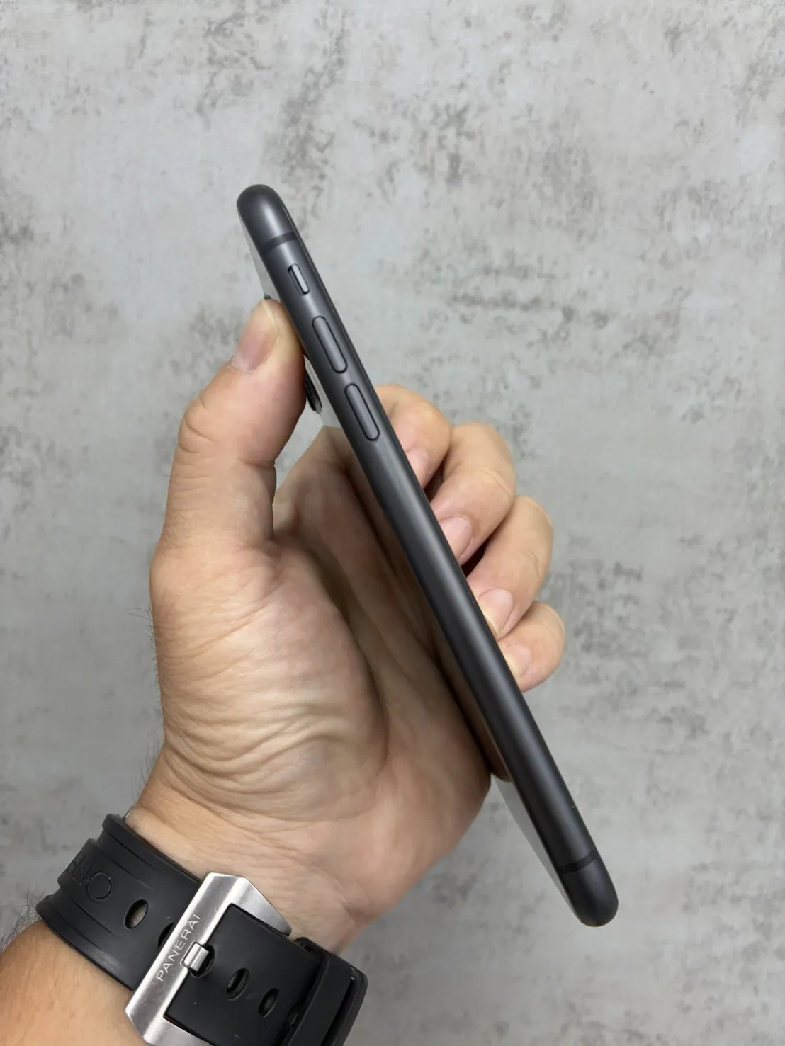 iPhone 11 64G 黑