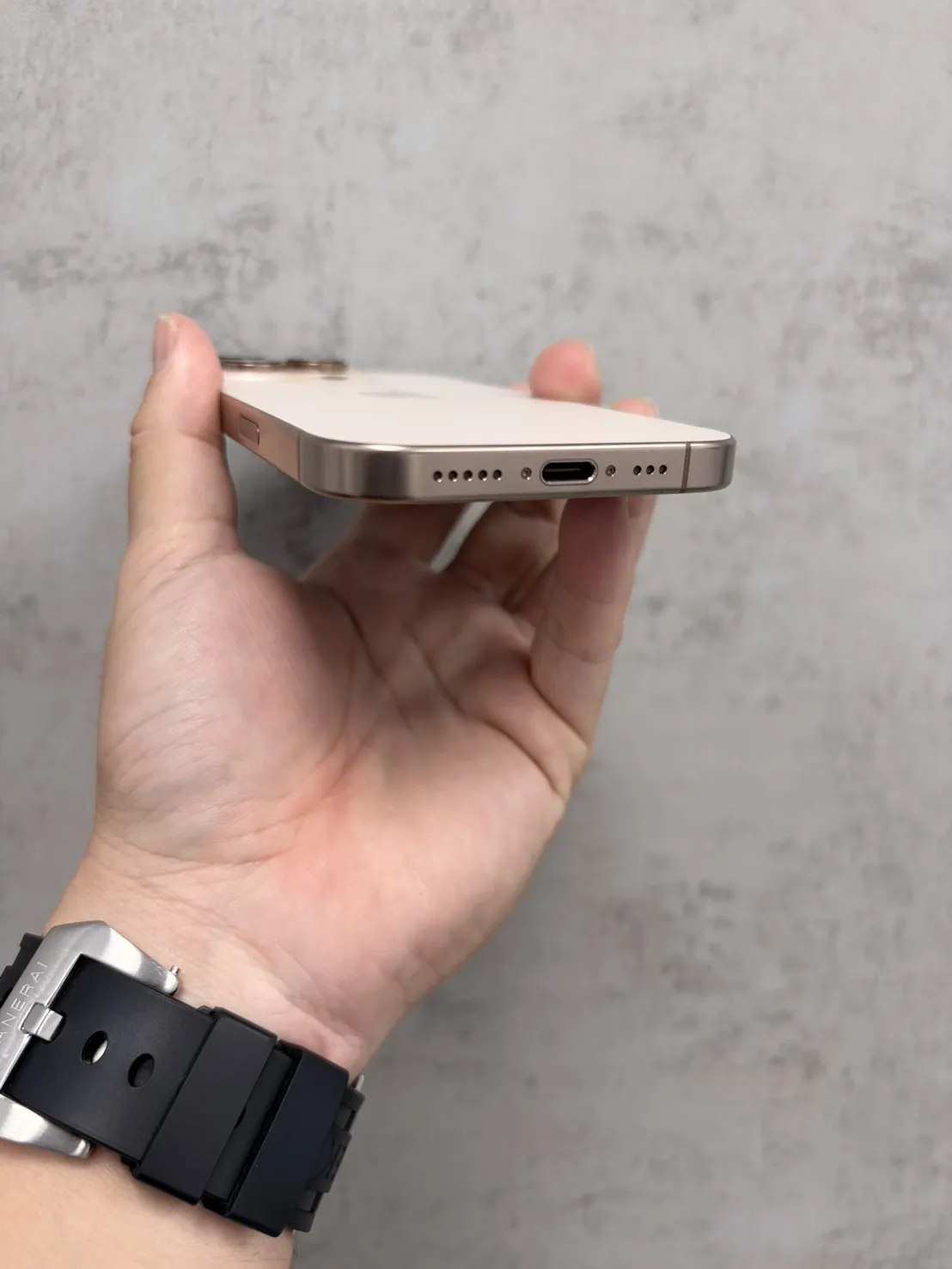 16 Pro 256G 金 電池 94 %