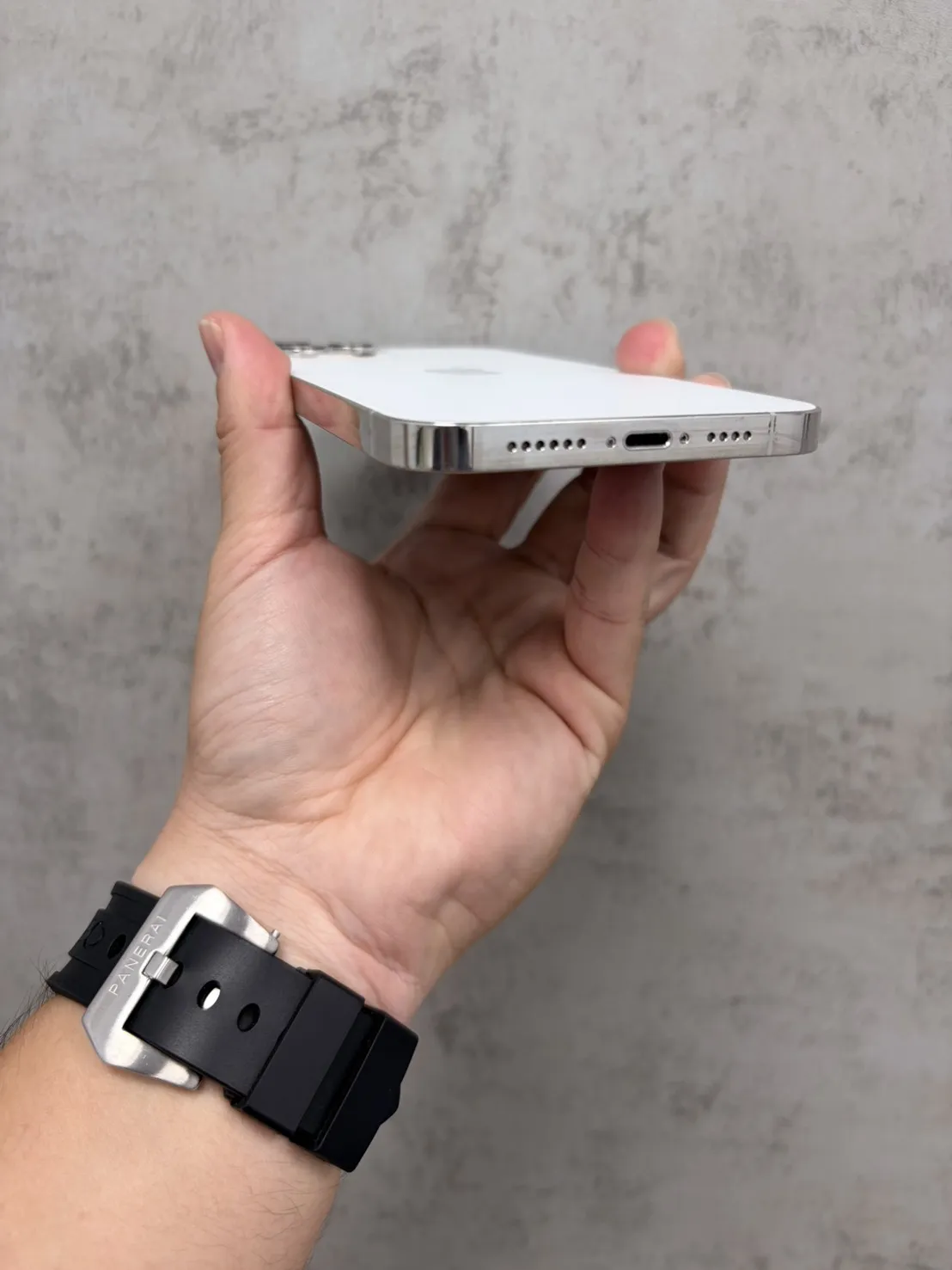 12 Pro Max 256G白 螢幕一小點漏液