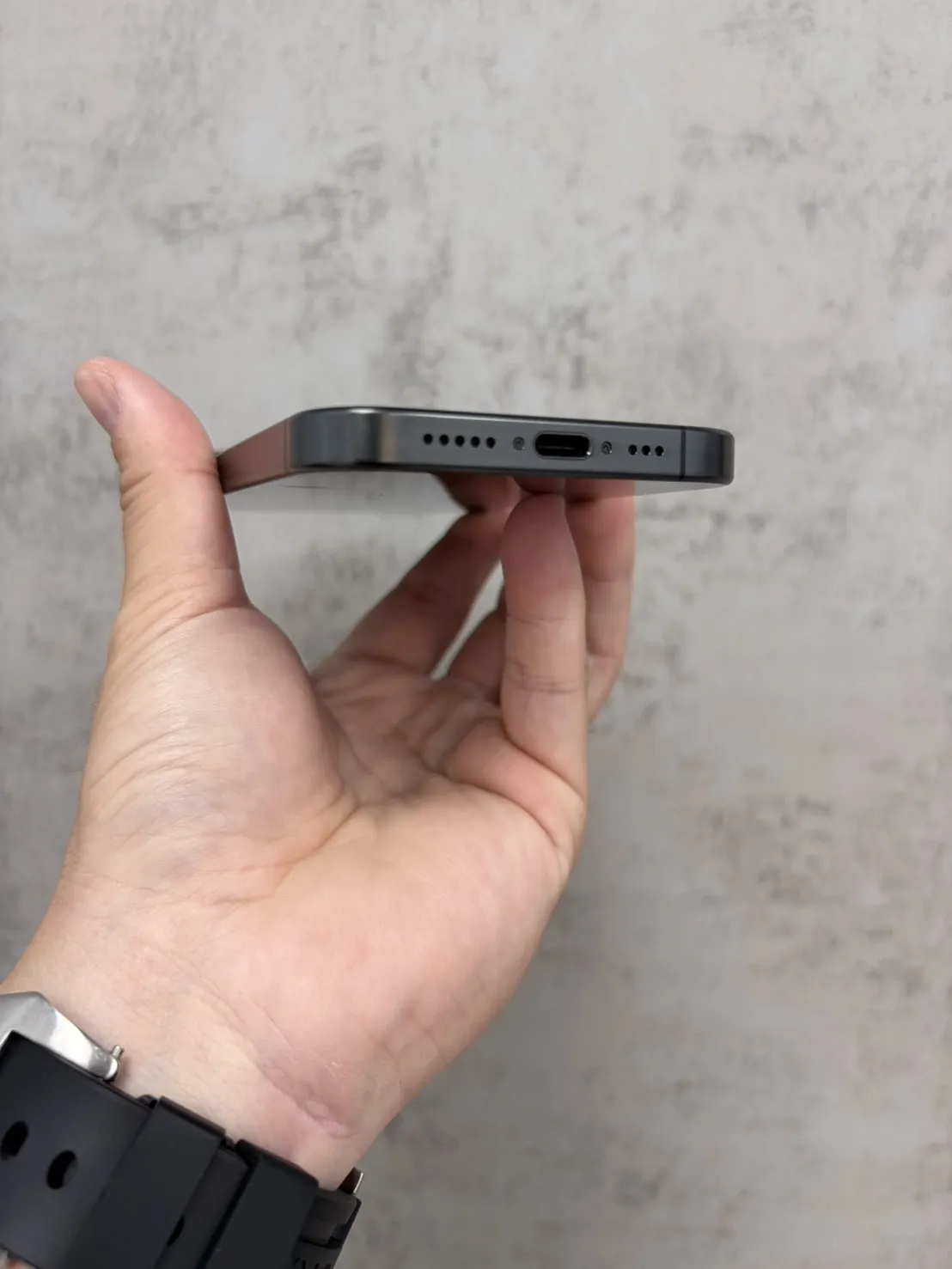 15 Pro 128G 黑 電池 84 %