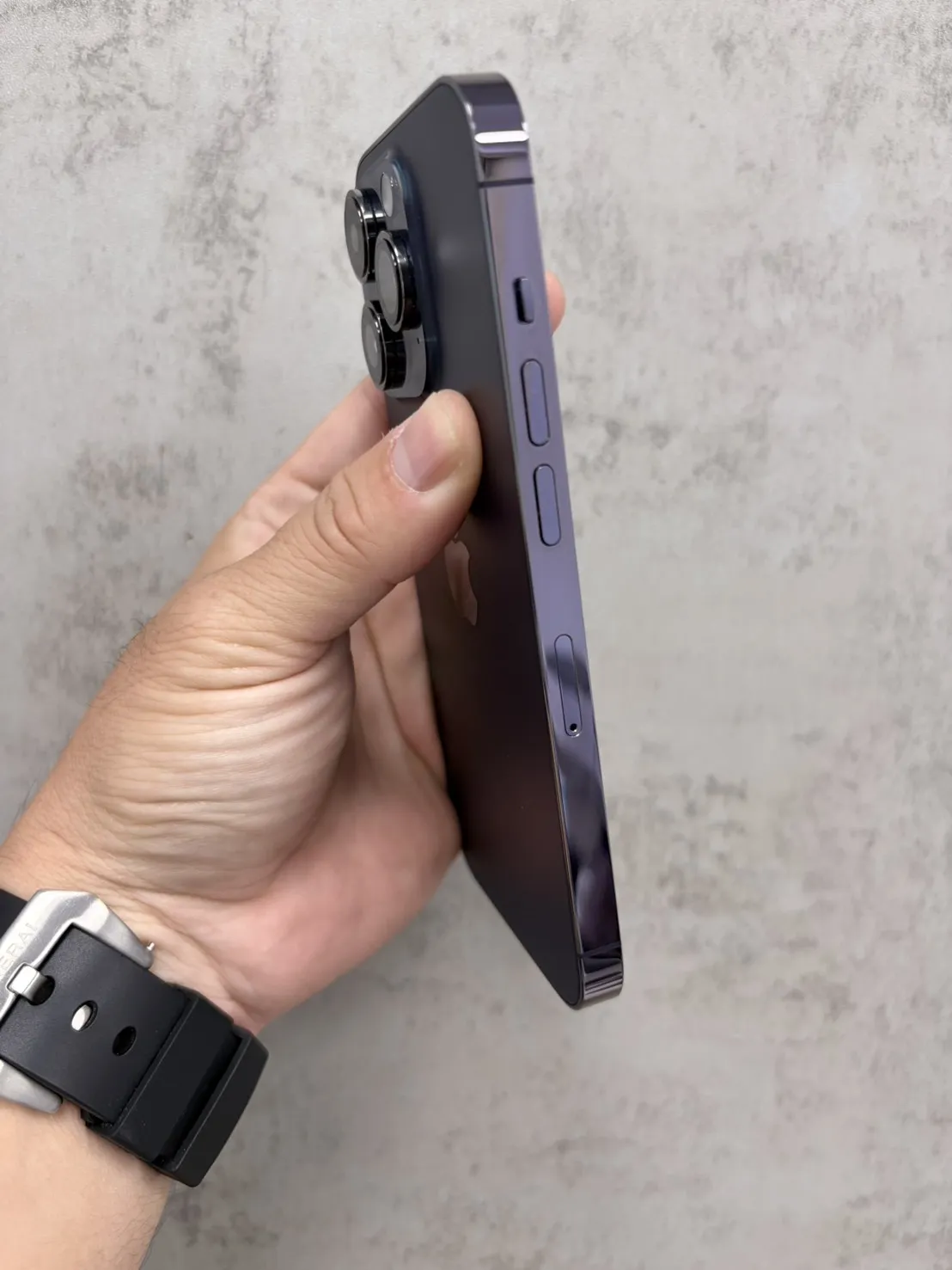 14 Pro 256G 紫 電池 84 %