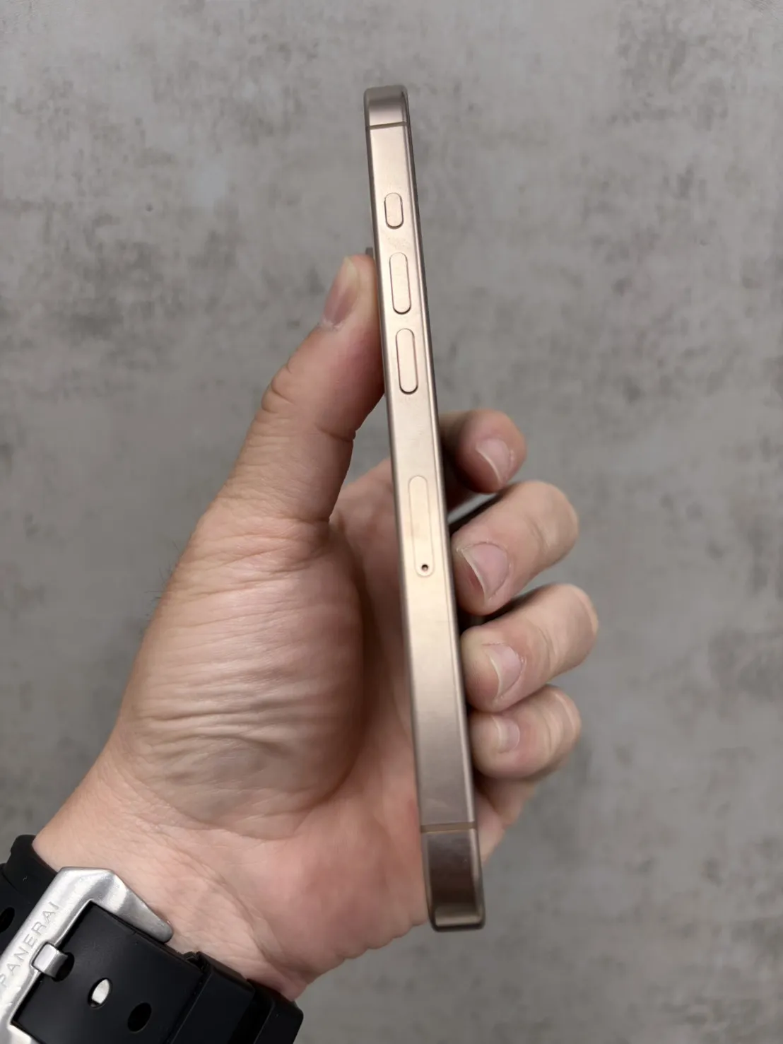 16 Pro 1T 金 電池92% #97