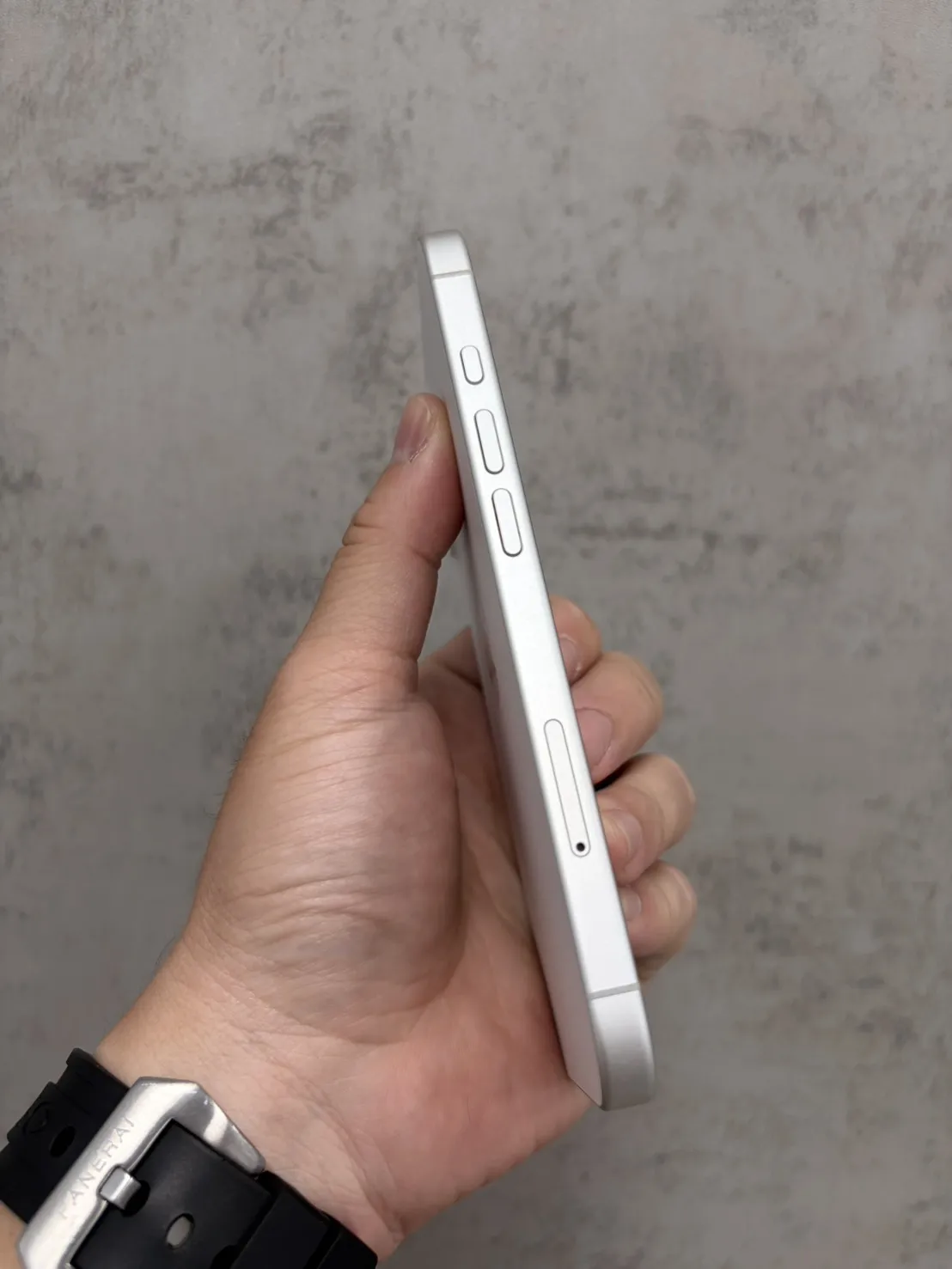 16 128G 白 電池88% #24