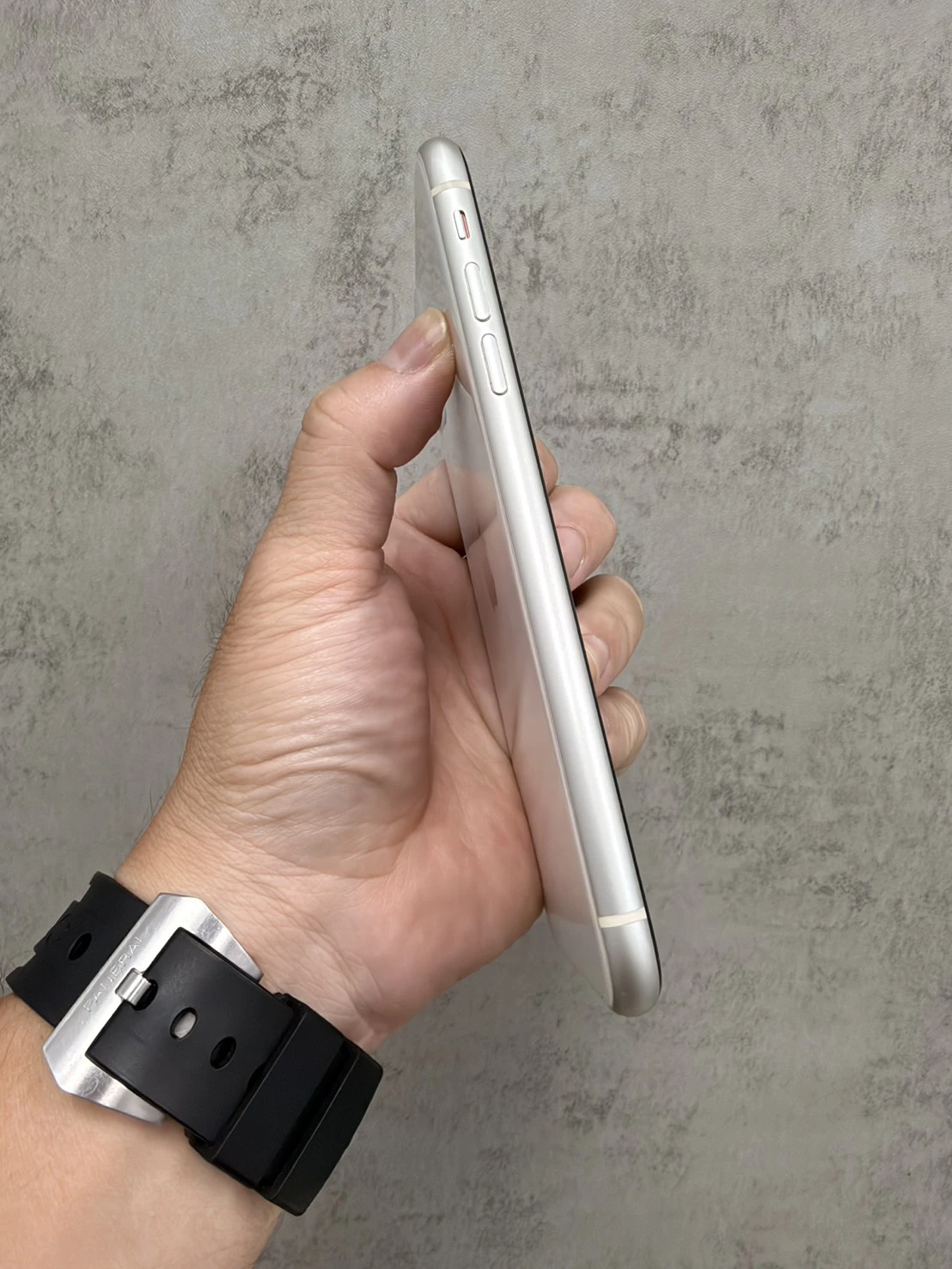 11 128G 白 電池73% #95