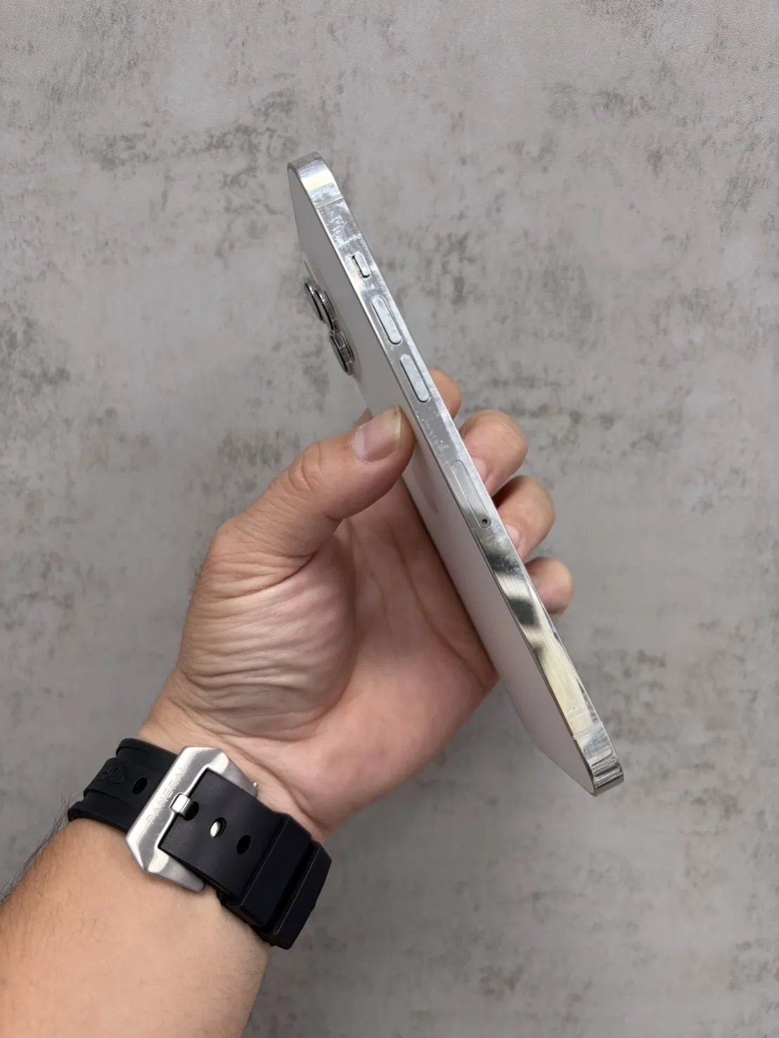 12 Pro Max 256G白 螢幕一小點漏液