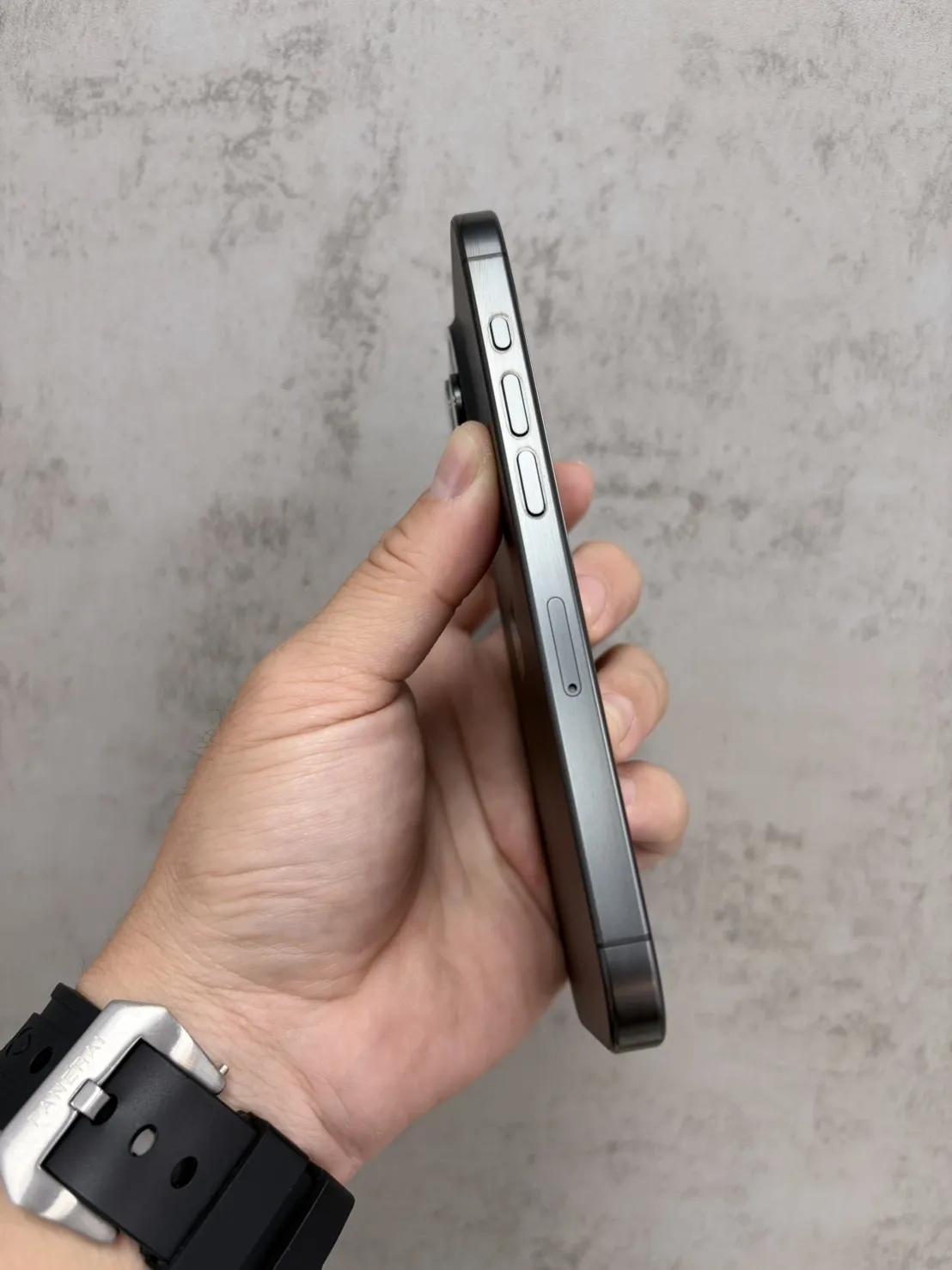 15 Pro 128G 黑 電池 84 %