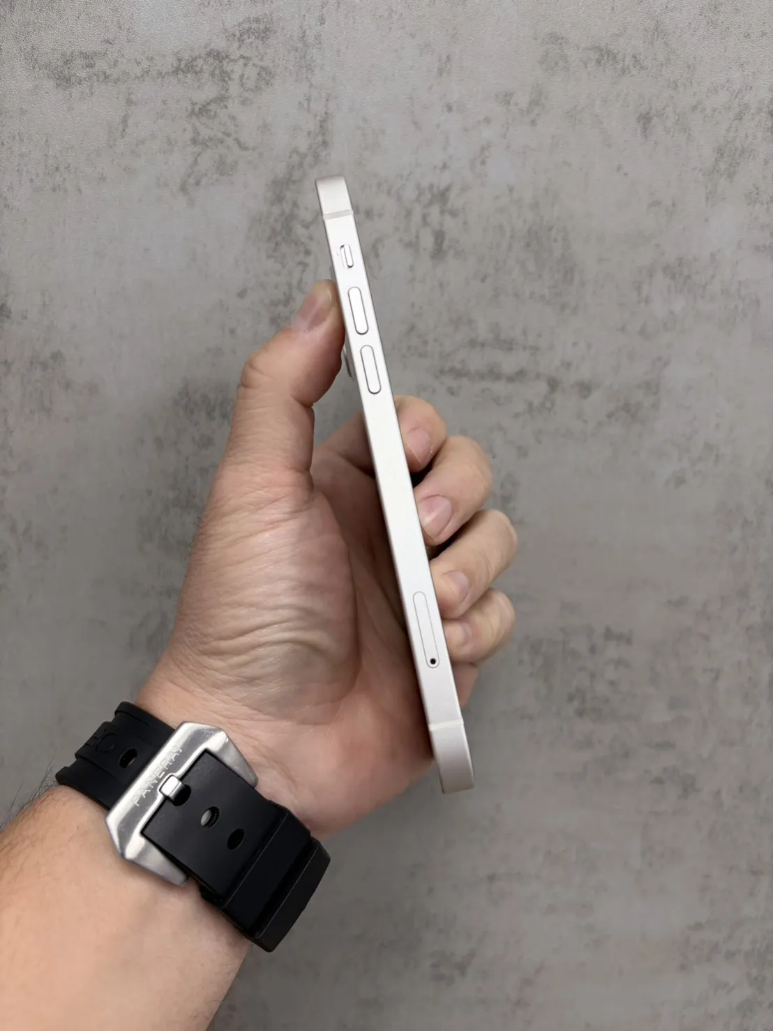 12 64G 白 電池77% #82