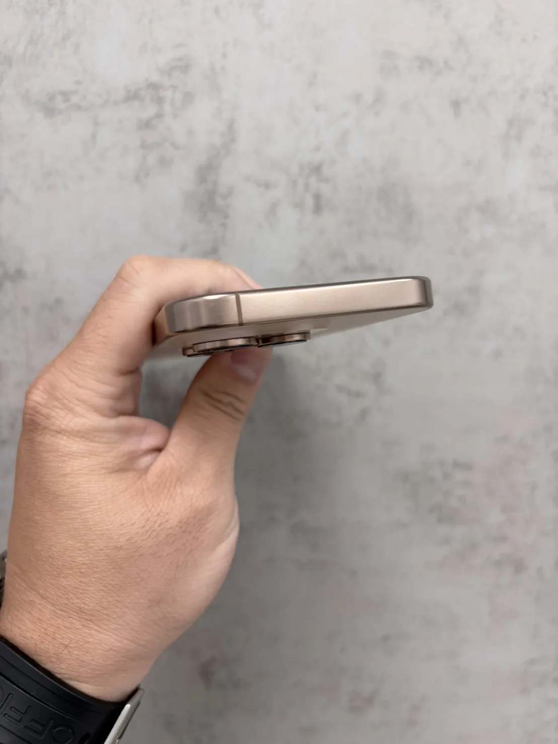 16 Pro 128G 金 電池88% #37