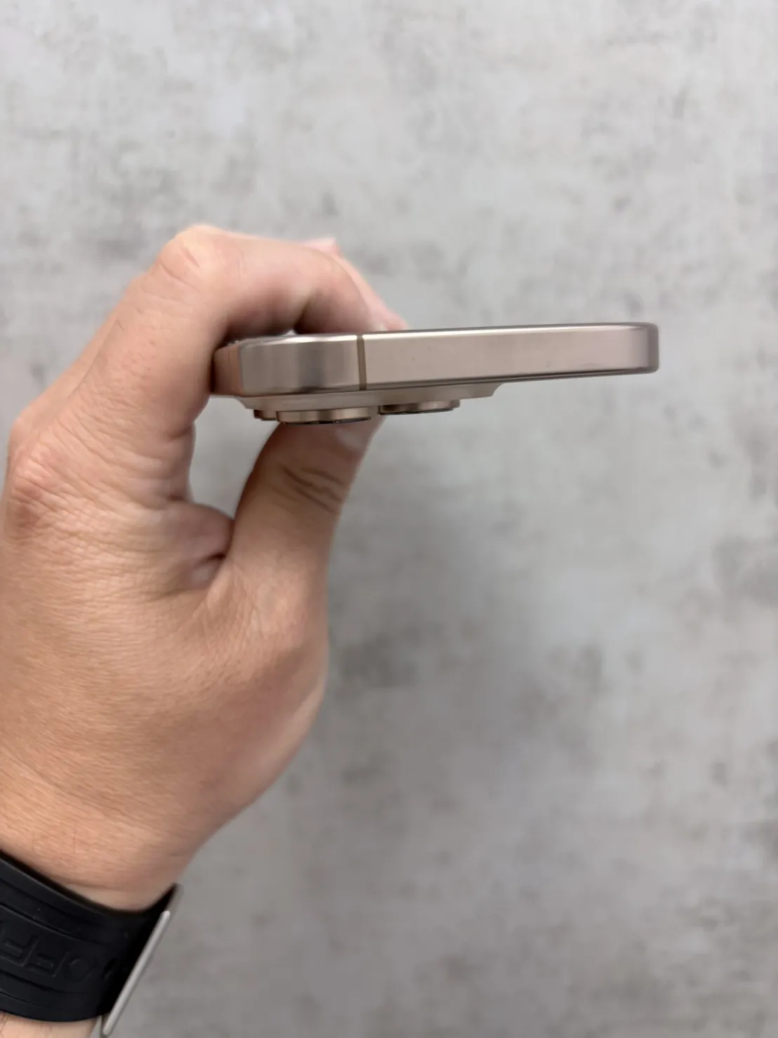 16 Pro 1T 金 電池92% #97