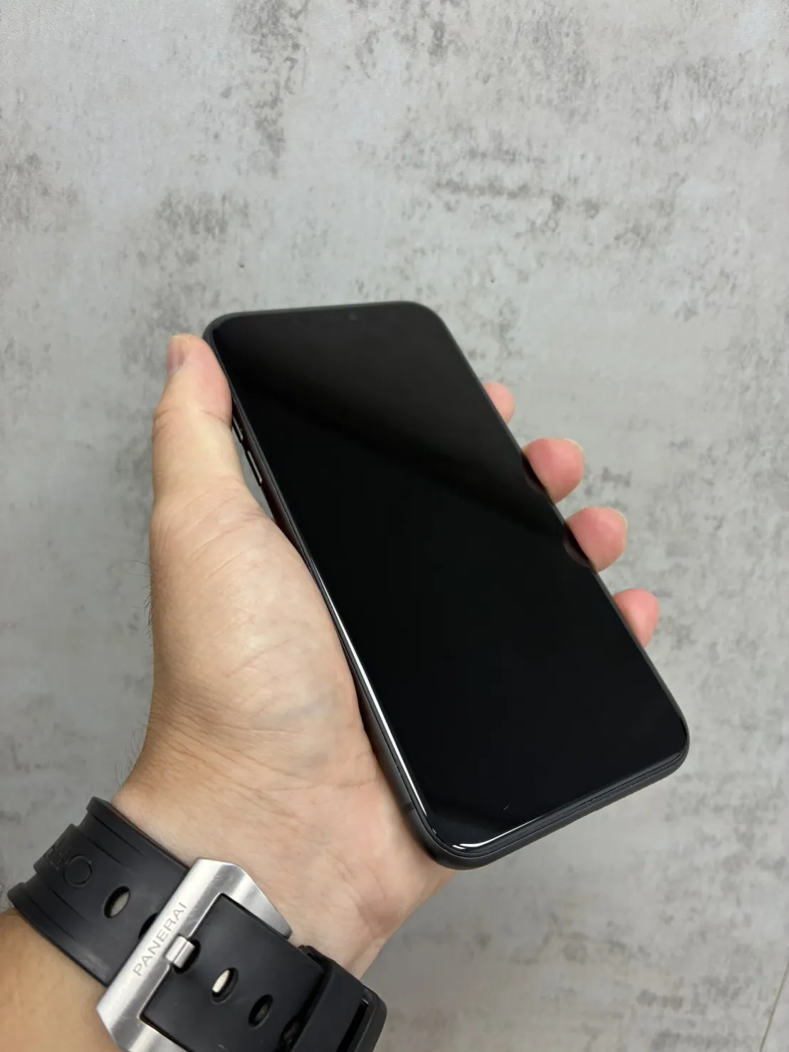 iPhone 11 64G 黑