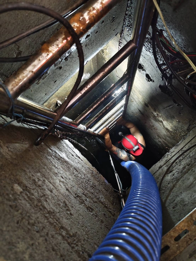 台南公園污水槽清洗