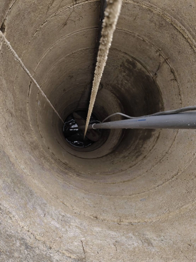 玉井區古井清除底泥作業-台南汙水池清洗